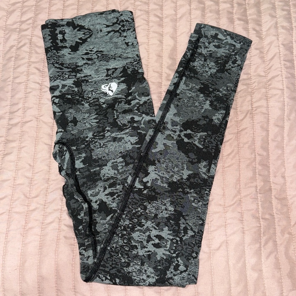 Women’s best black camo leggings